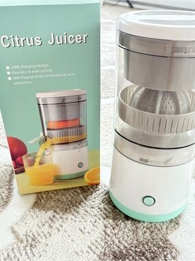 Citrus Juicer Electric Wireless– White with Mint Trim